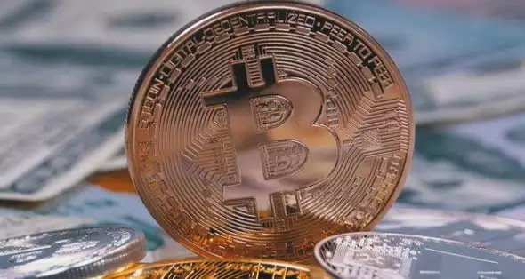 فوتیج سکه بیت کوین در حال چرخش 14714 Bronze Bitcoin Coin - مزرعه فوتیج